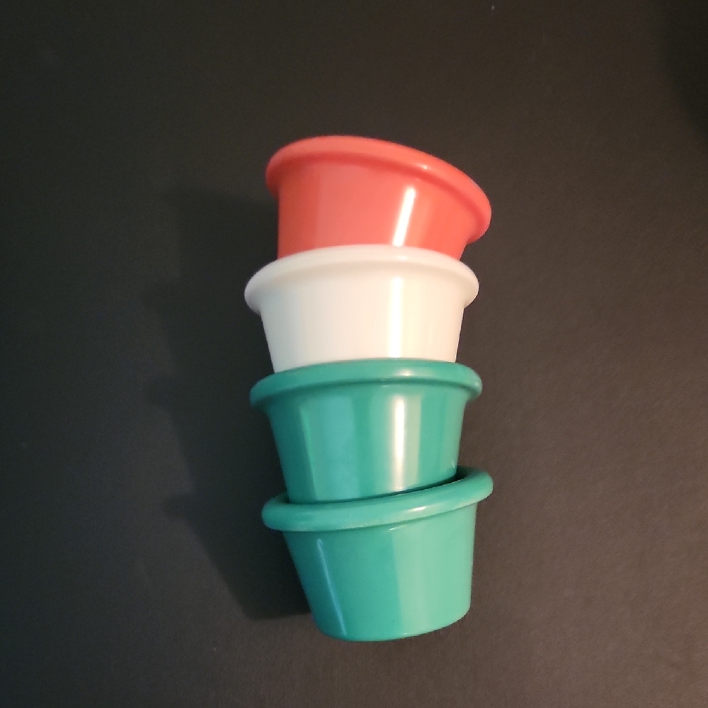 Set of Colorful Condiment Cups 4
